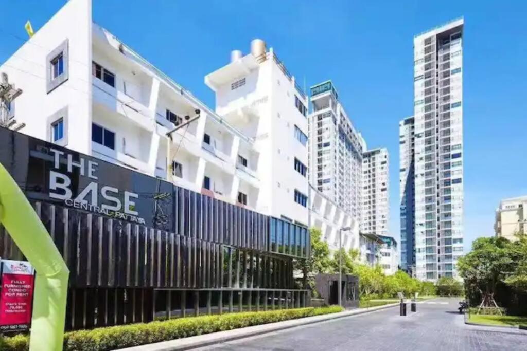 Base Central Pattaya Long Balcony King-Bed With Infinity Pool & Free Netflix! Exterior foto